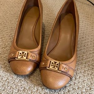 Tory Burch tan leather 8.5 wedges